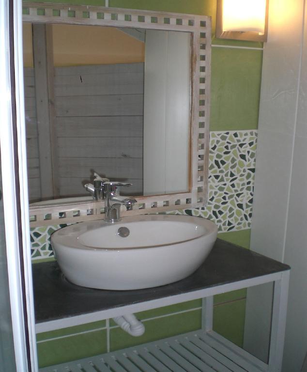 Chambres d'Hôtes Le Clos des Senteurs Malemort Chambre photo